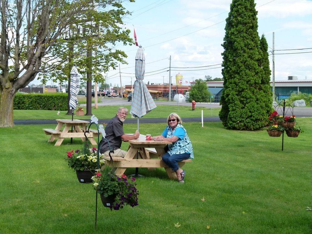 Country Squire Motel Arnprior Esterno foto