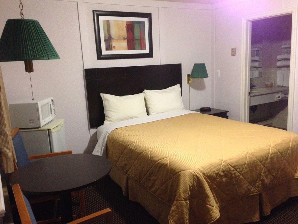 Country Squire Motel Arnprior Esterno foto