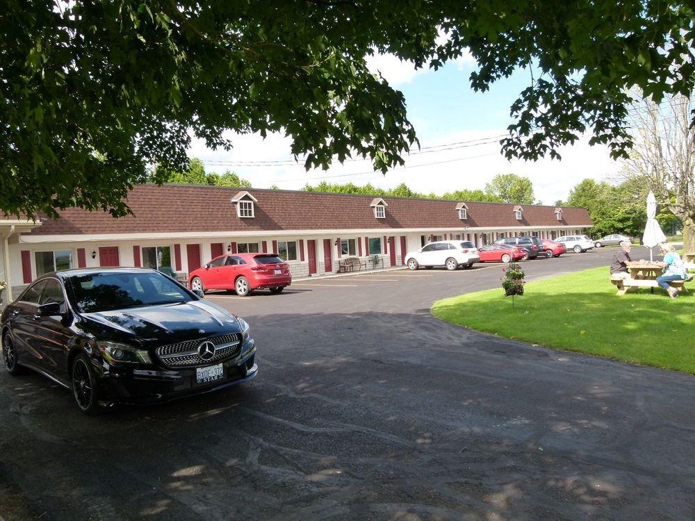 Country Squire Motel Arnprior Esterno foto