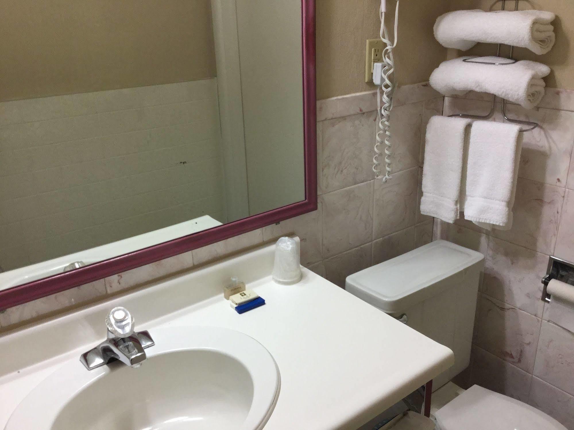 Country Squire Motel Arnprior Esterno foto