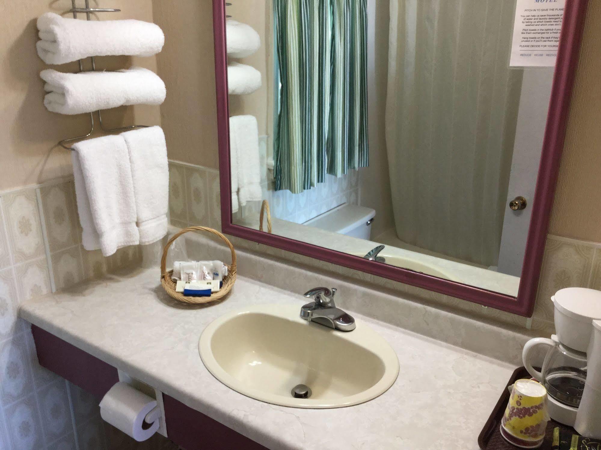 Country Squire Motel Arnprior Esterno foto