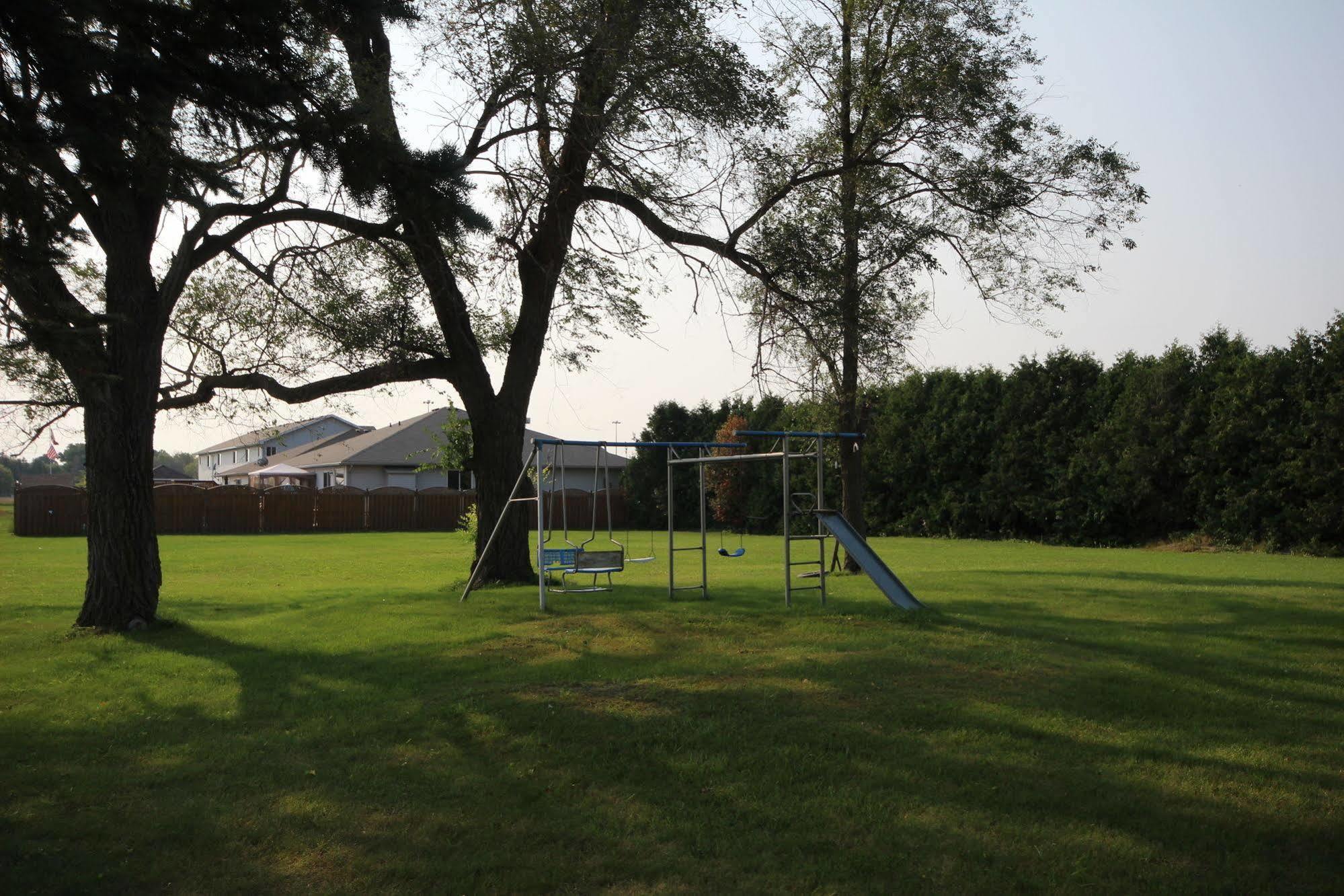 Country Squire Motel Arnprior Esterno foto